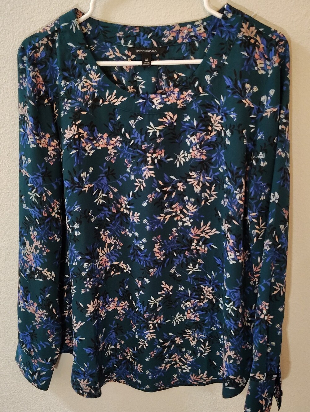 Banana Republic Blouse ~ Size Medium ~ Like New